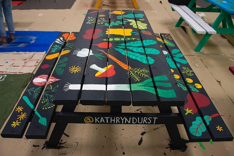 Picknicktafel schilderen//Painting picknick table